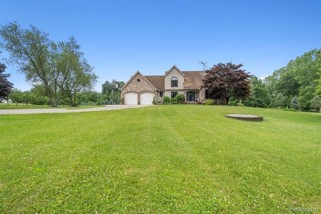 125 Olde Franklin Drive, Howell township