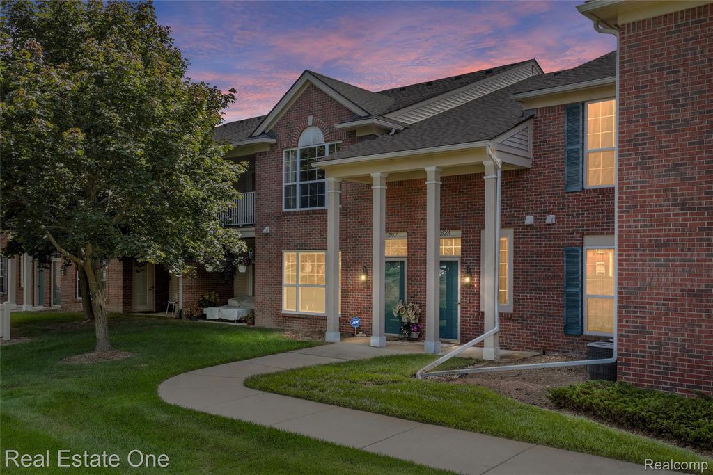 25209 Chesapeake Circle, Commerce charter township