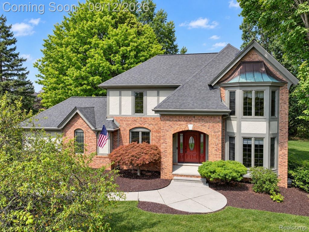 39202 Point Court, Farmington Hills