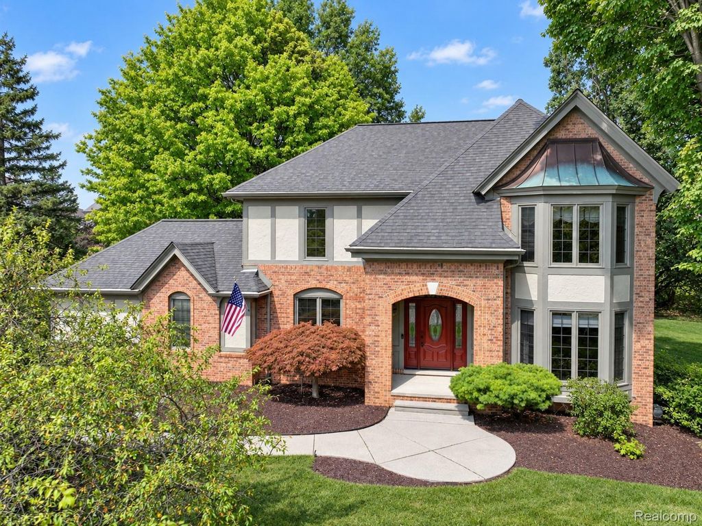 39202 Point Court, Farmington Hills