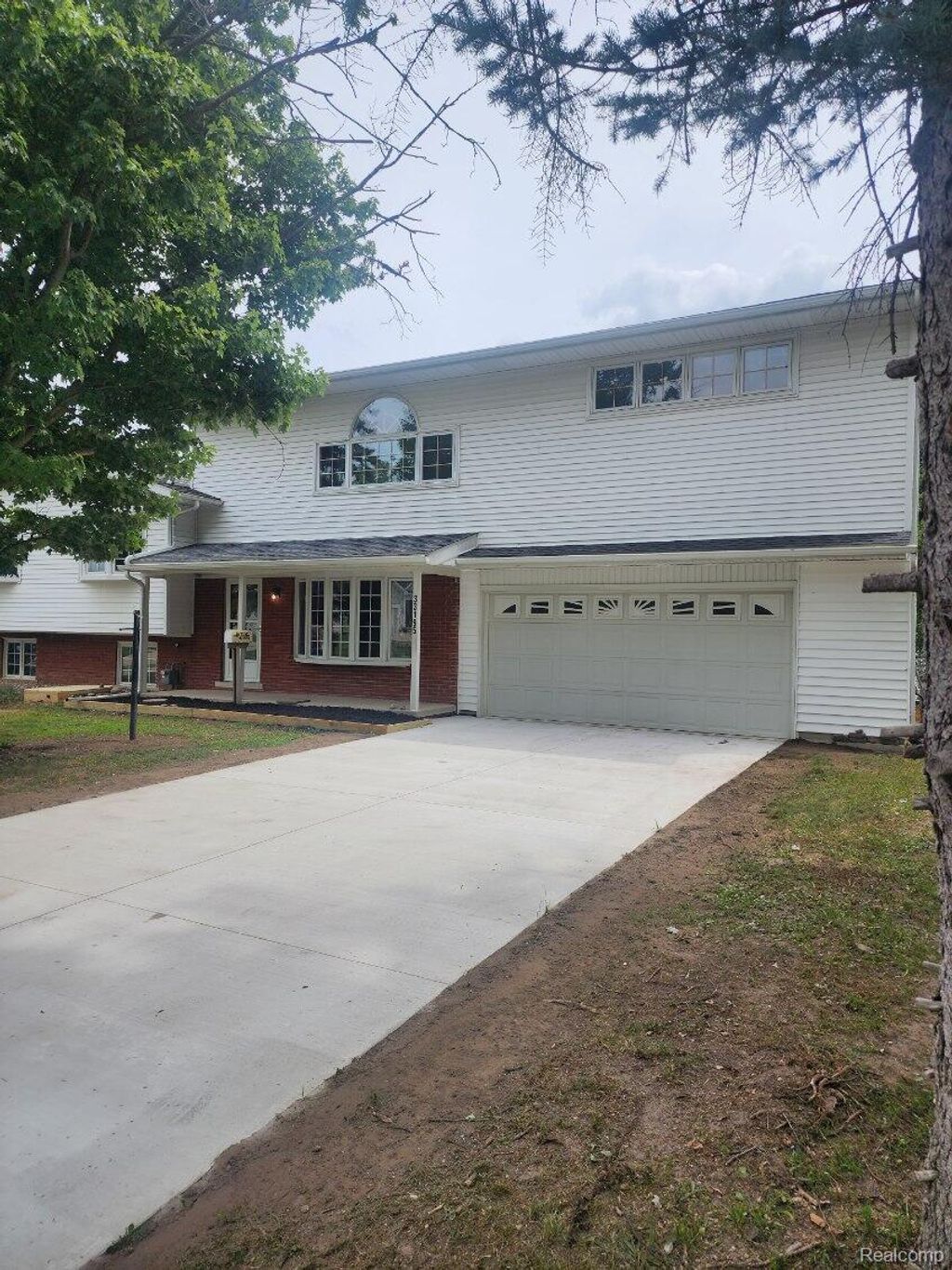 33195 Swallow Dr, Rockwood city