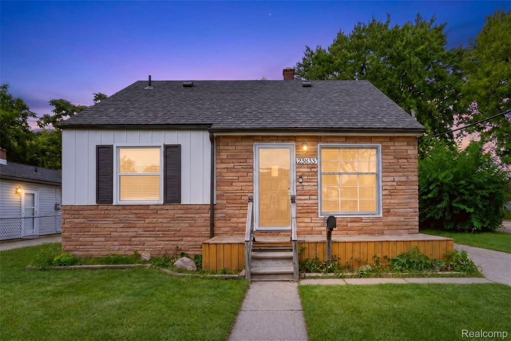 23833 Couzens Avenue, Hazel Park city