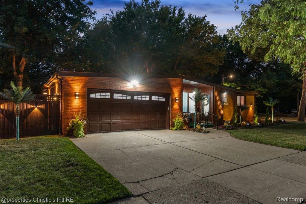 14400 Oak Park Boulevard, Oak Park