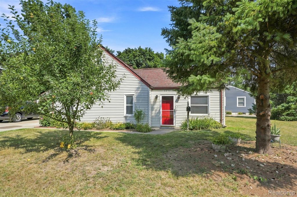 8251 Mcclellan Street, Utica city