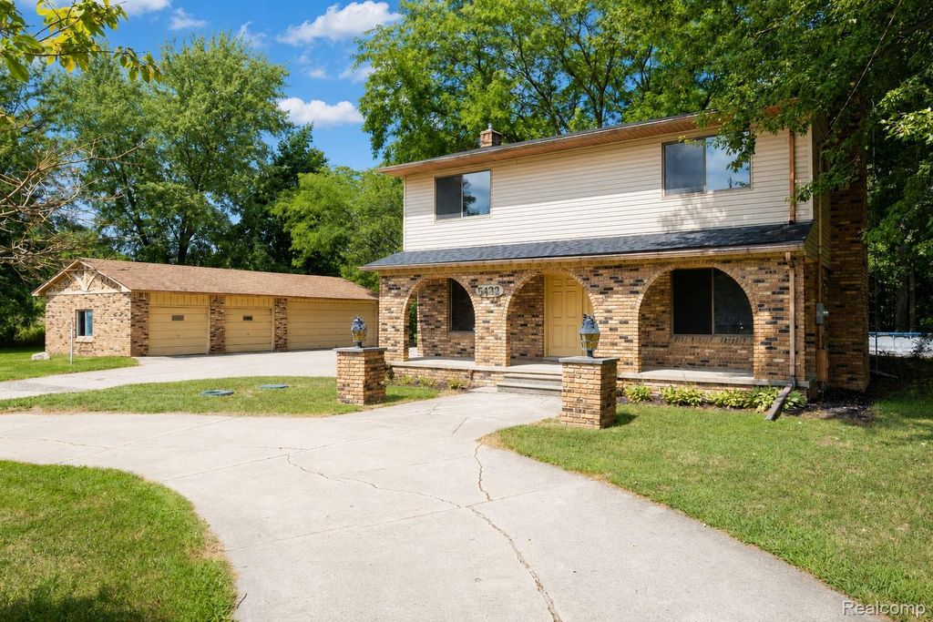 5438 Ray Road, Mundy township