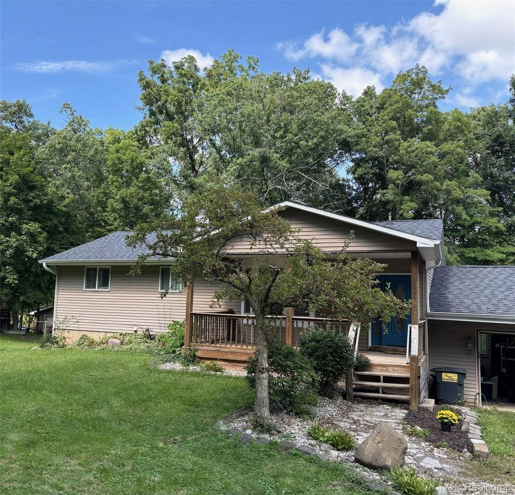 12389 White Lake Road, Tyrone township