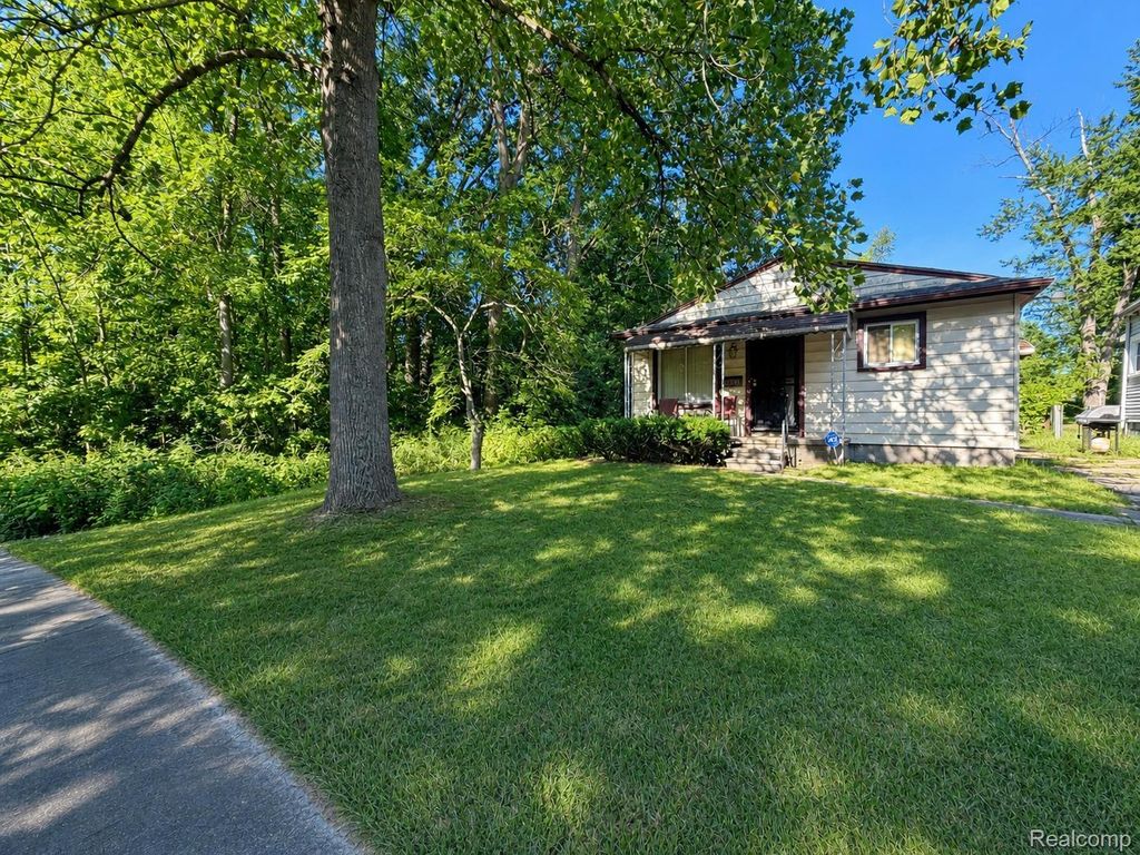15949 Winston, Redford charter township