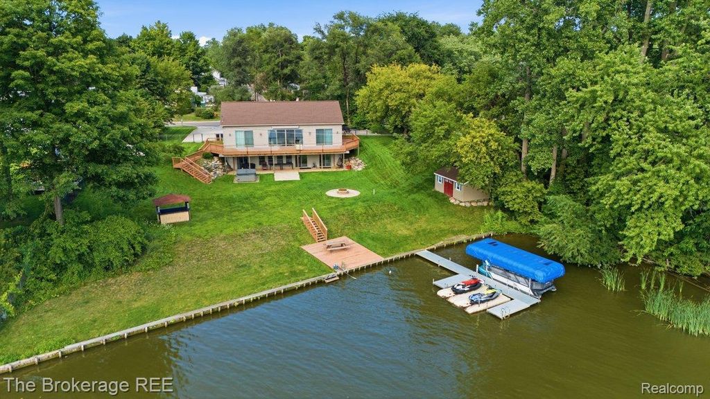 4499 5th Street, Columbiaville village