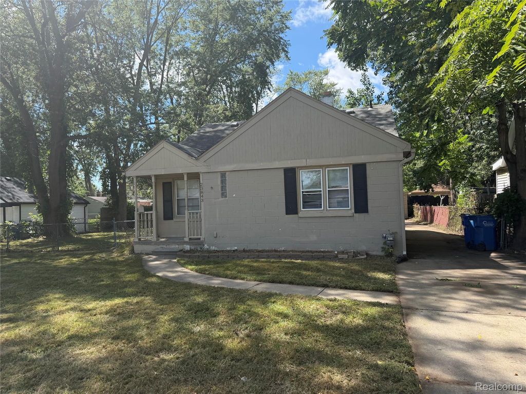 23843 Wellington Avenue, Warren city