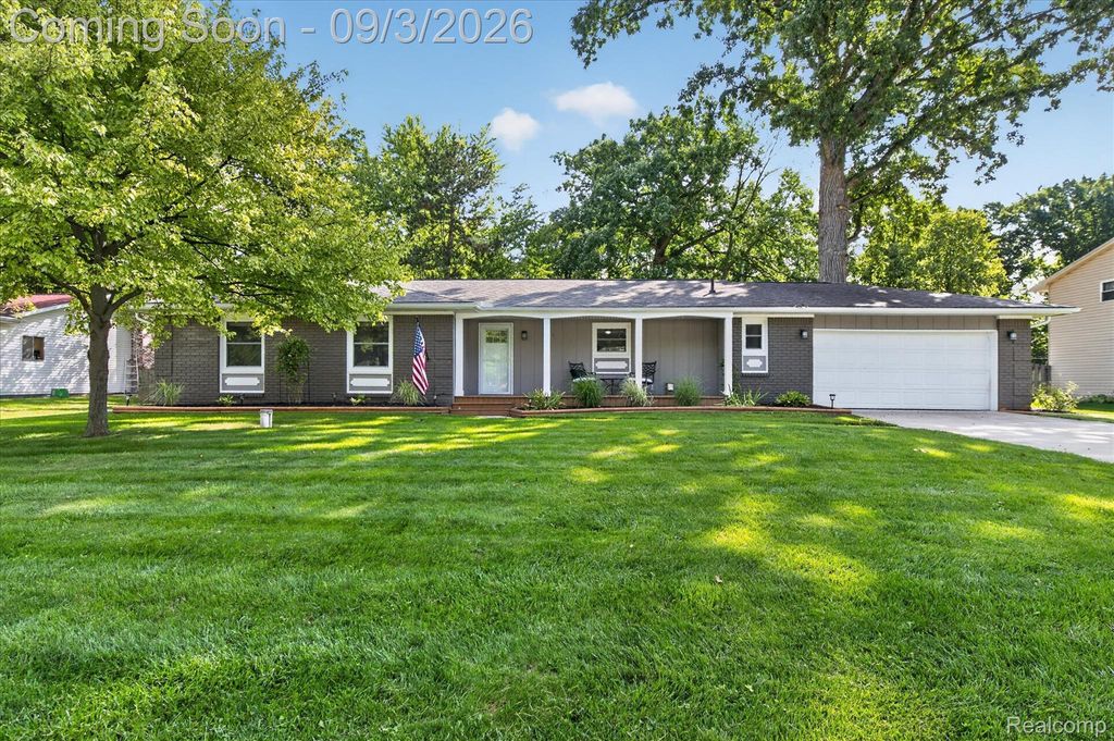 6215 Anavista Drive, Mundy township