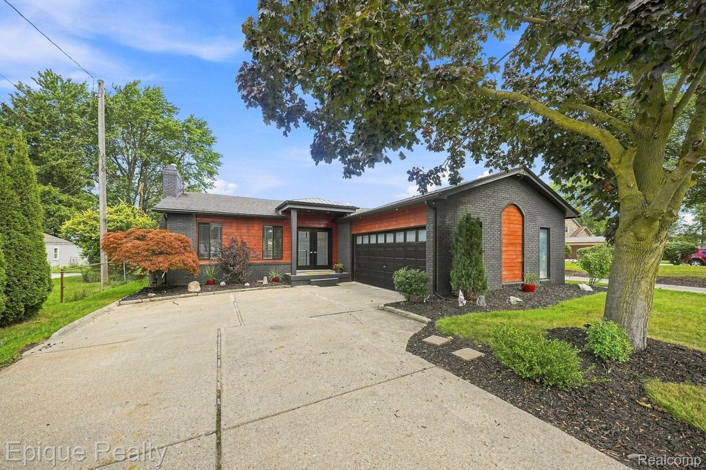 26925 S River Road, Harrison charter township