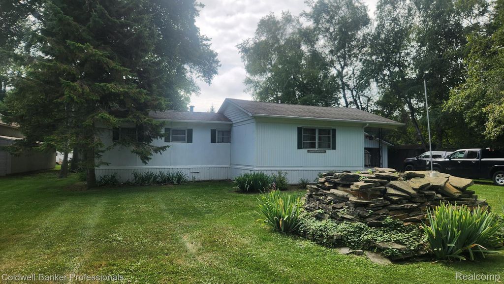 3300 Pointe Aux Barques Road, Port Austin township