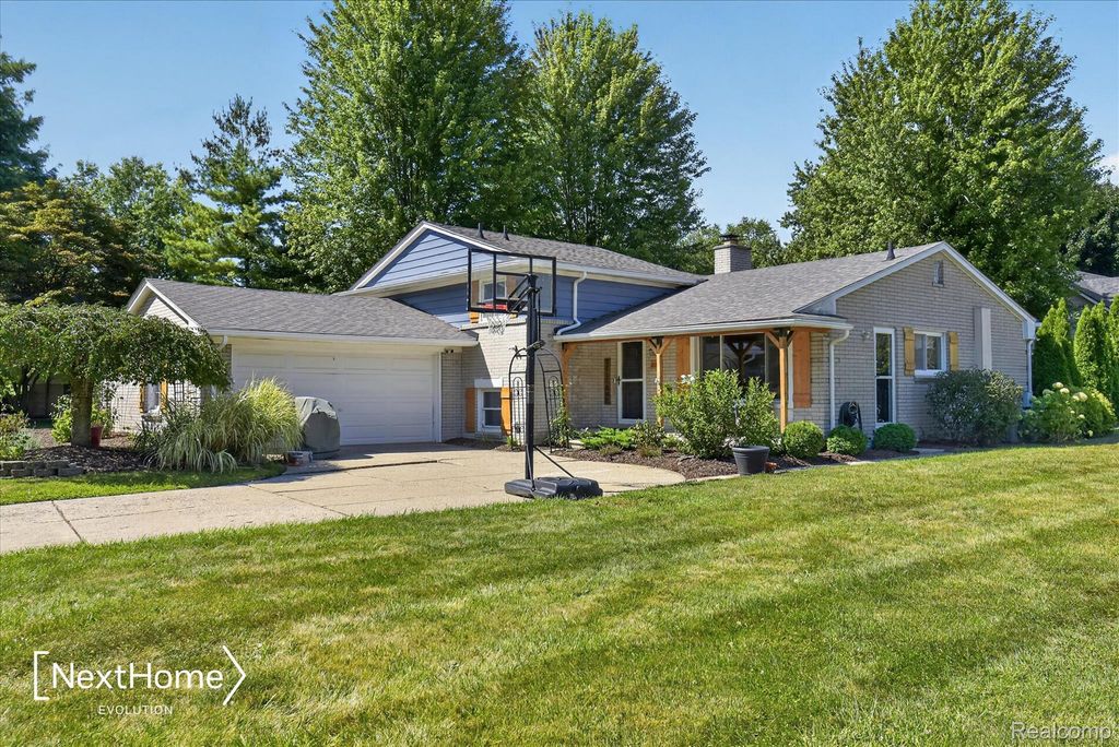 21722 Canterbury Avenue, Grosse Ile township