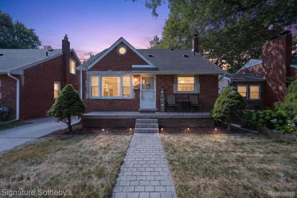 7348 Helen Road N, Center Line city