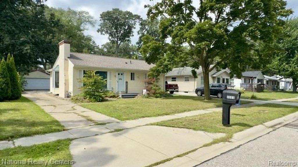 3321 Pine Grove Avenue, Port Huron city