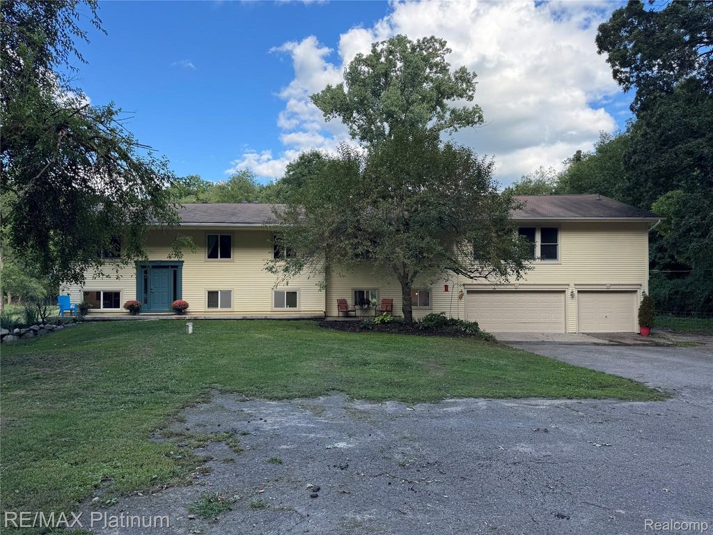 2805 Harmony Lane, Milford charter township