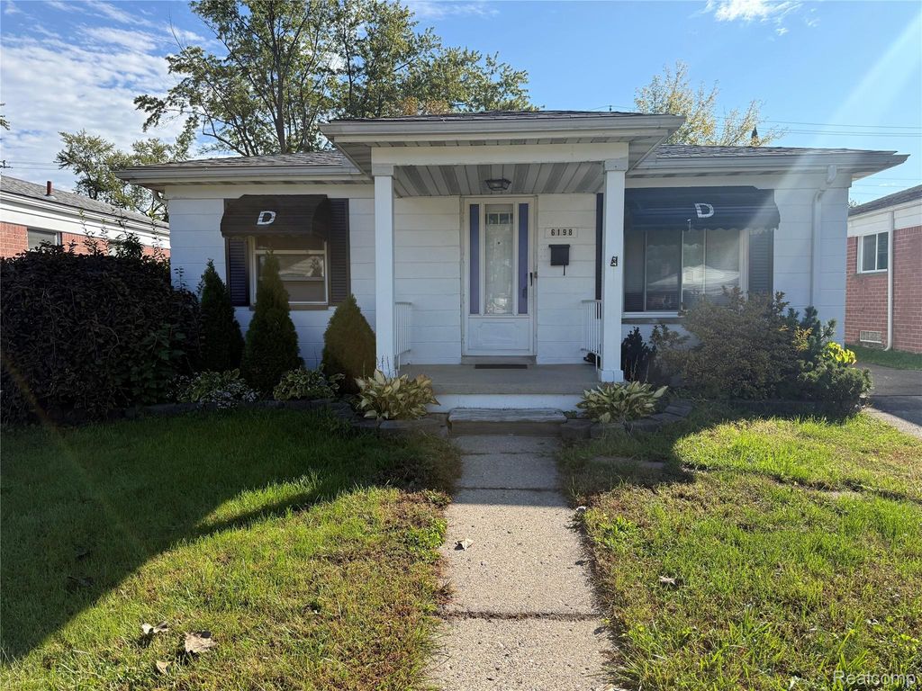 6198 Robindale Avenue, Dearborn Heights