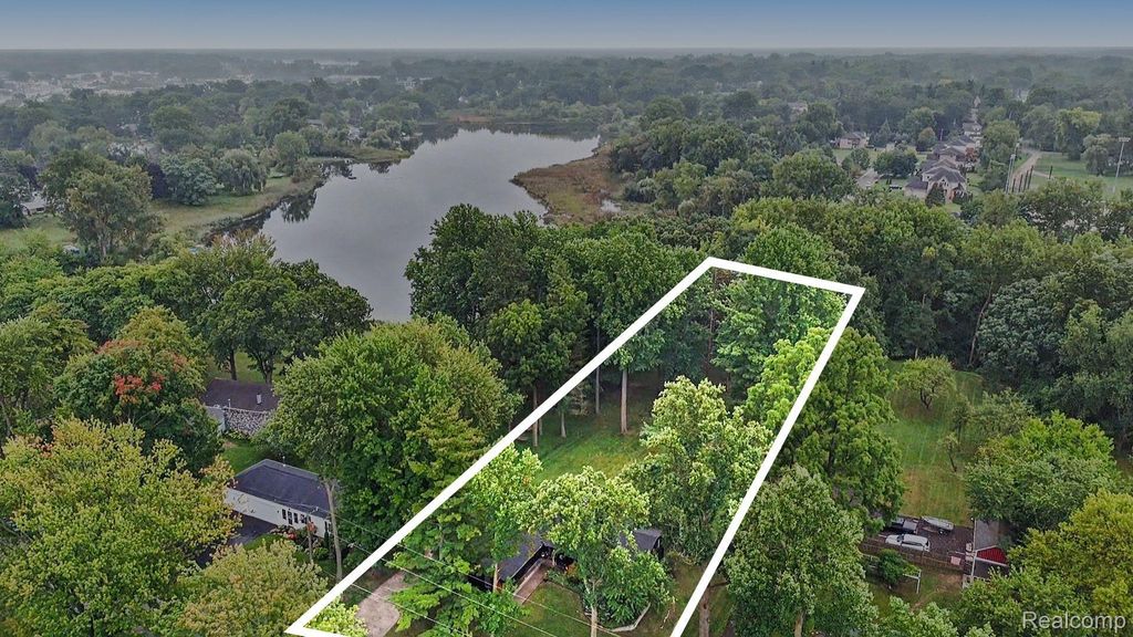 4105 Crocus Road, Waterford charter township