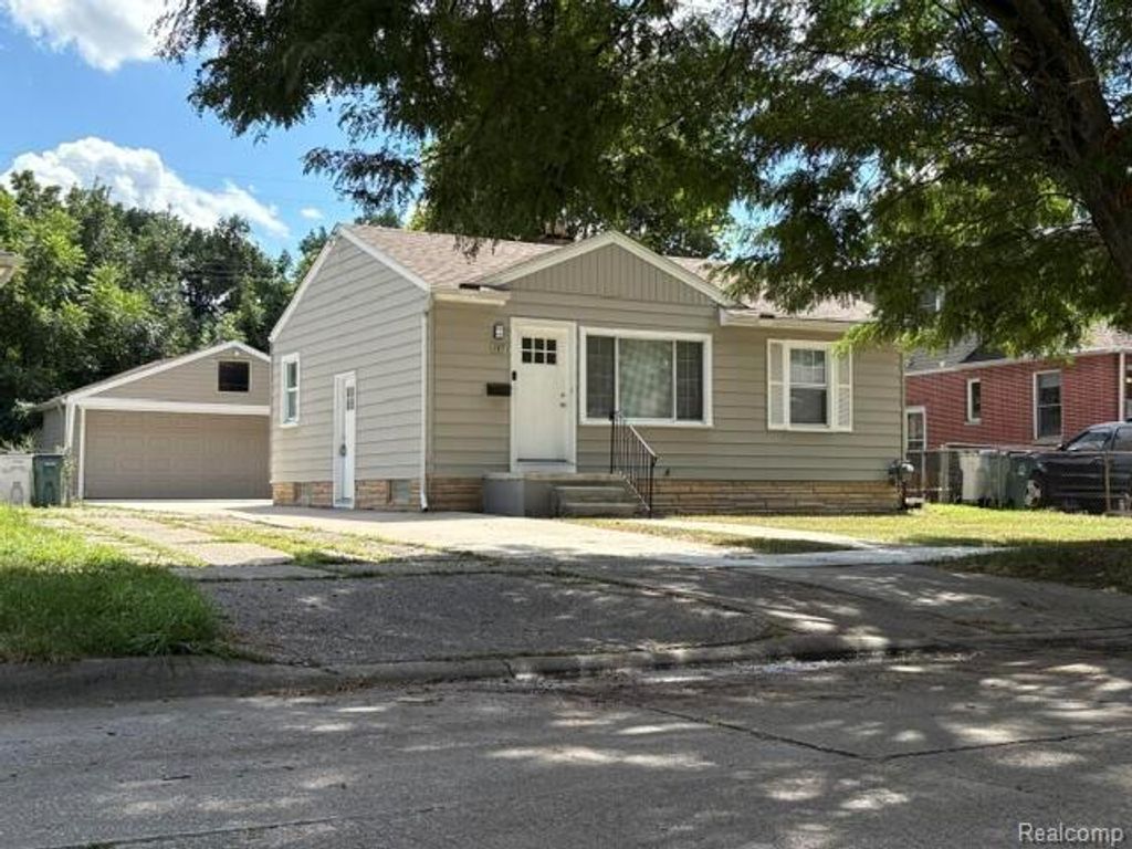 105 W Evelyn Avenue, Hazel Park city