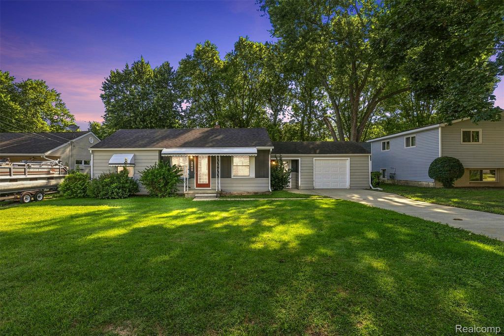 3440 Mills Acres Street, Genesee charter township