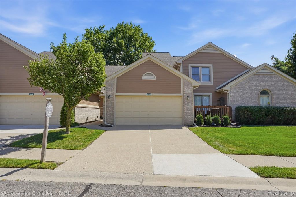 9360 Eastwind Drive 13, Livonia