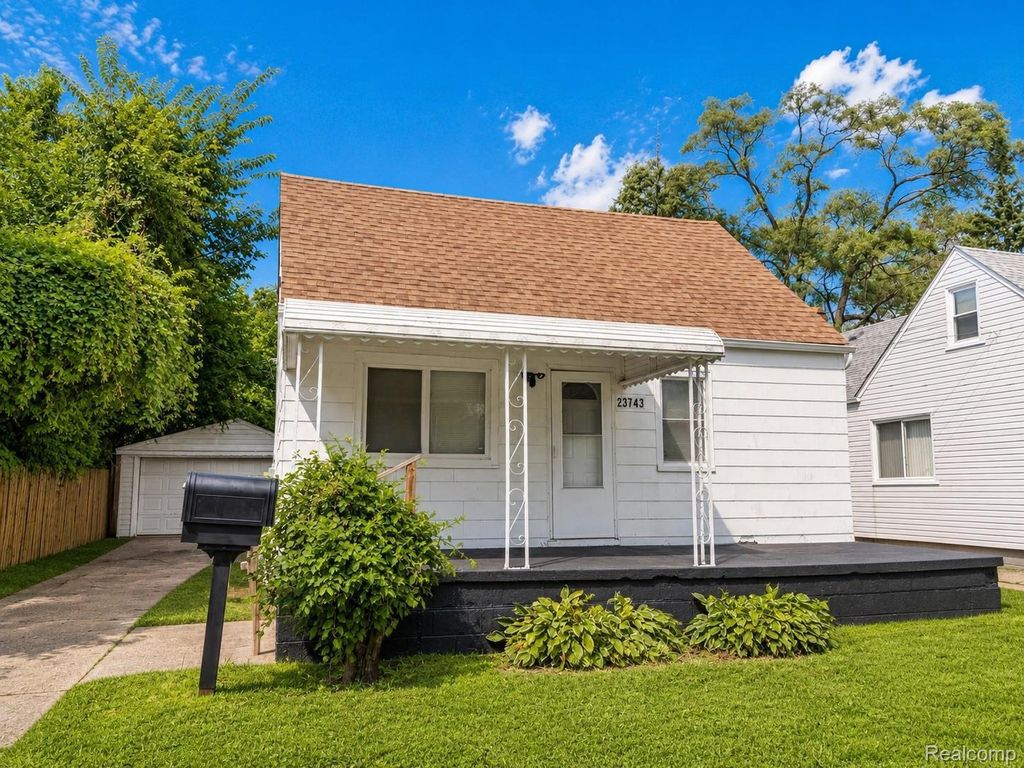 23743 Lorraine Avenue, Warren city