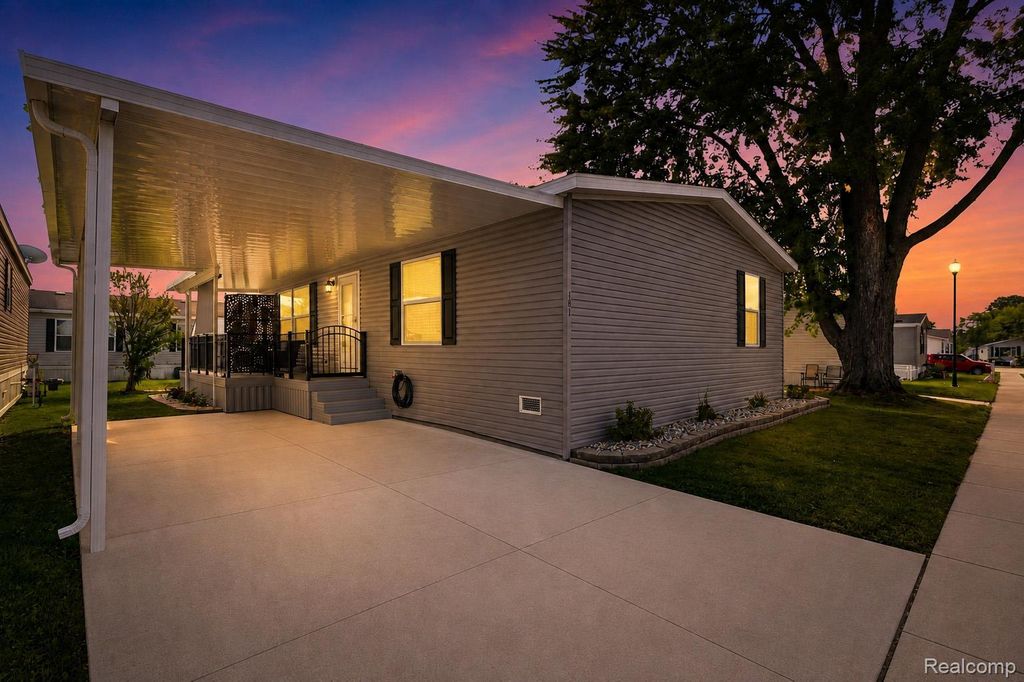 181 Highland Terrace, White Lake charter township