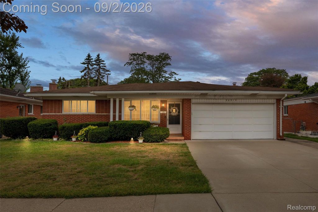 30219 Pembroke Drive, Warren city