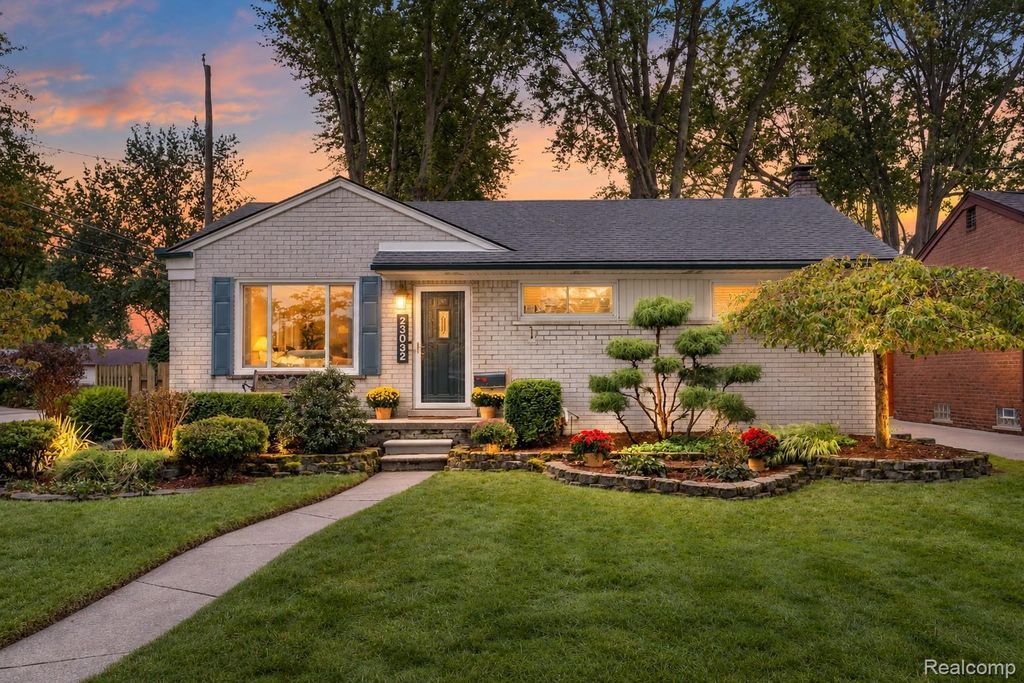 23032 Brookdale Boulevard, St. Clair Shores