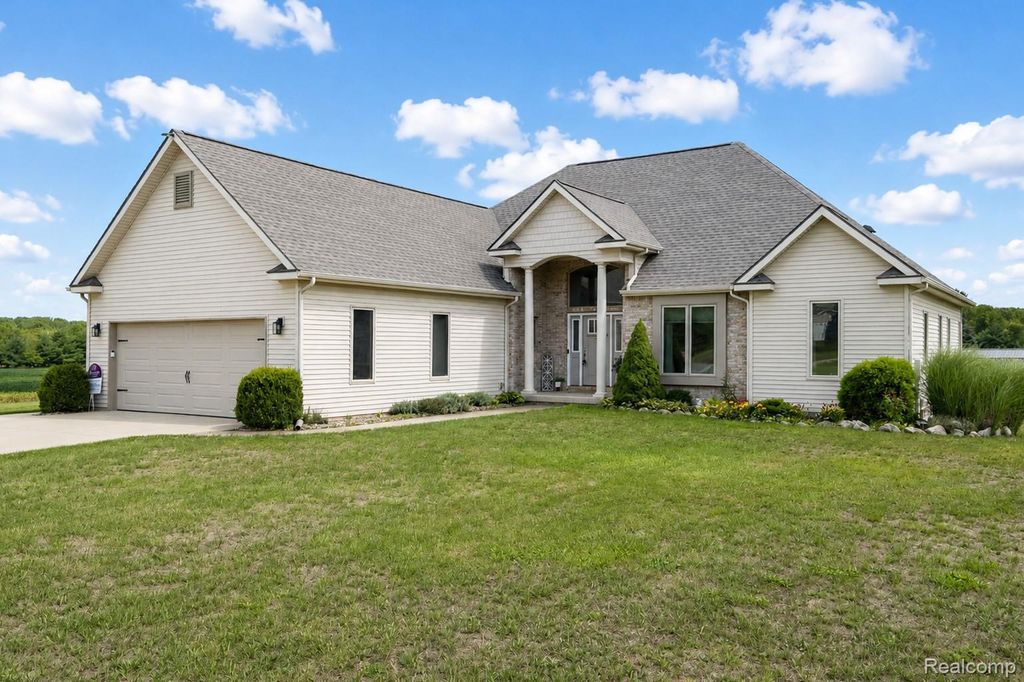 5094 N Oak Road, Richfield township