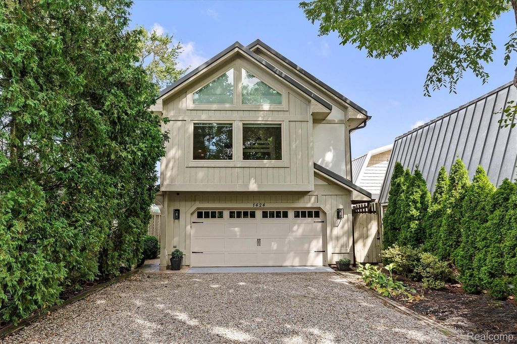 1424 W Oakley Park Road, Commerce charter township