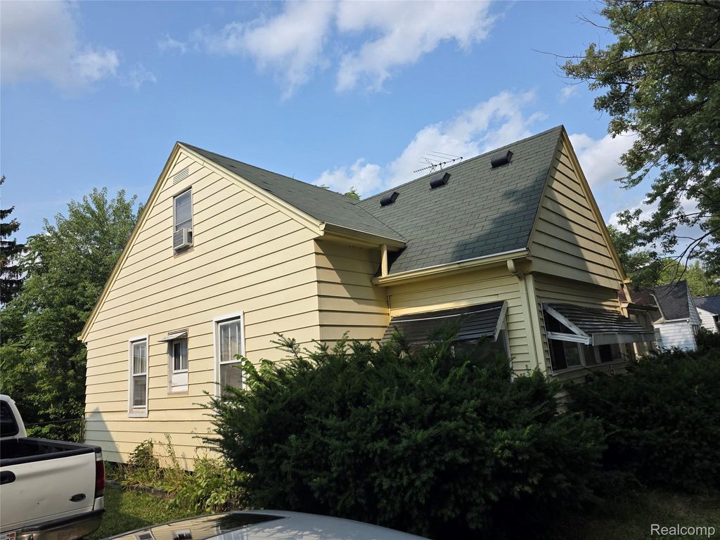 573 E Kennett Road, Pontiac city