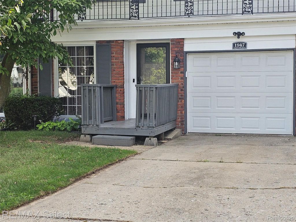 1947 E Laurel Oak Drive Drive, Flint city
