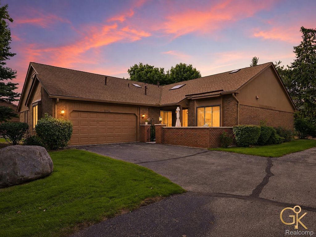 2216 London Bridge Drive, Rochester Hills