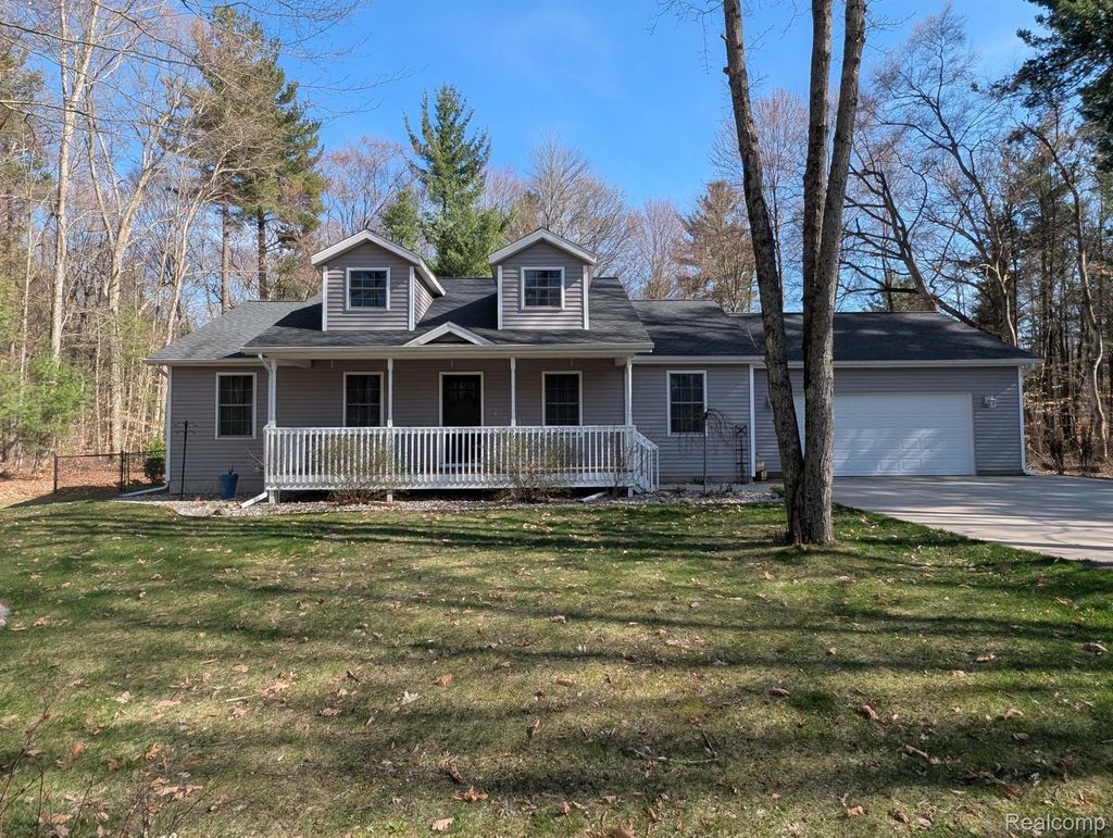 9642 Hummingbird Court, Reynolds township