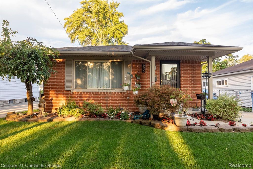 5635 Clippert Street, Dearborn Heights city