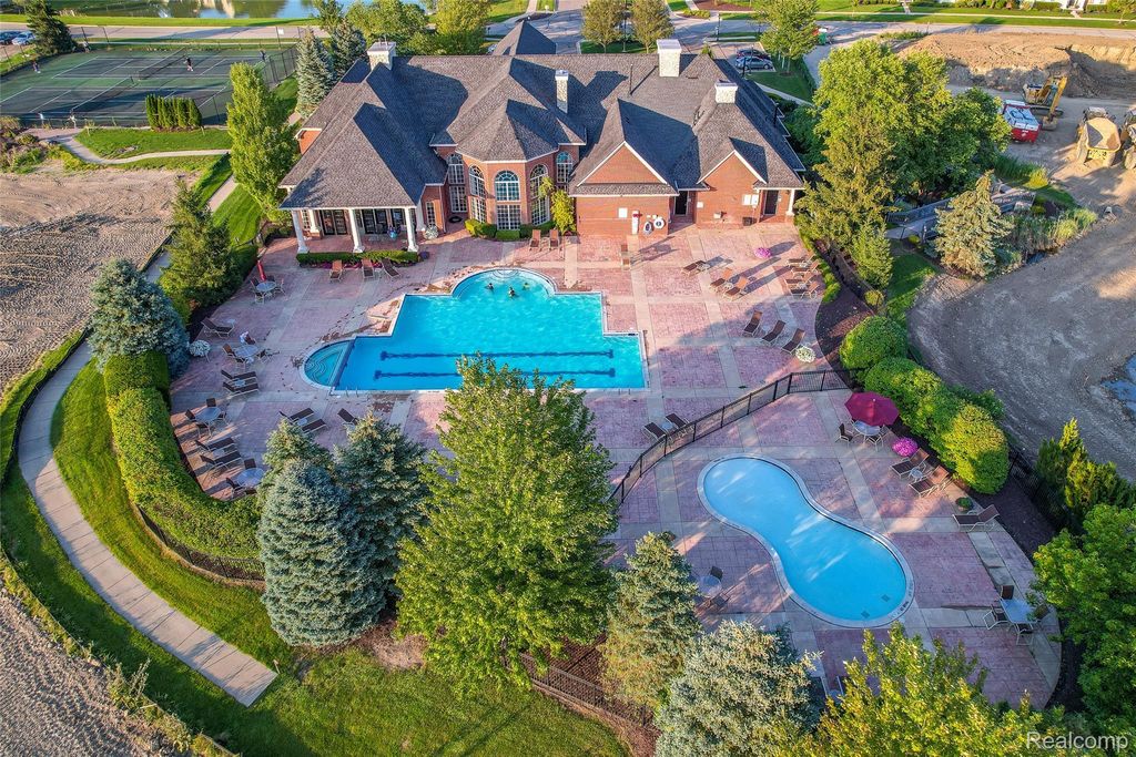 1569 E Lakeview Lane, Canton