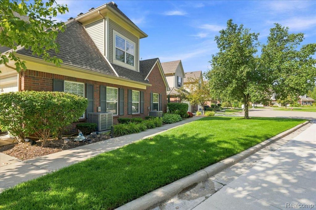 55415 Ambassador Court, Shelby Twp