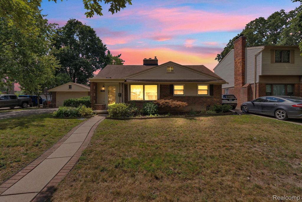 1762 Sherwood Court, Dearborn city