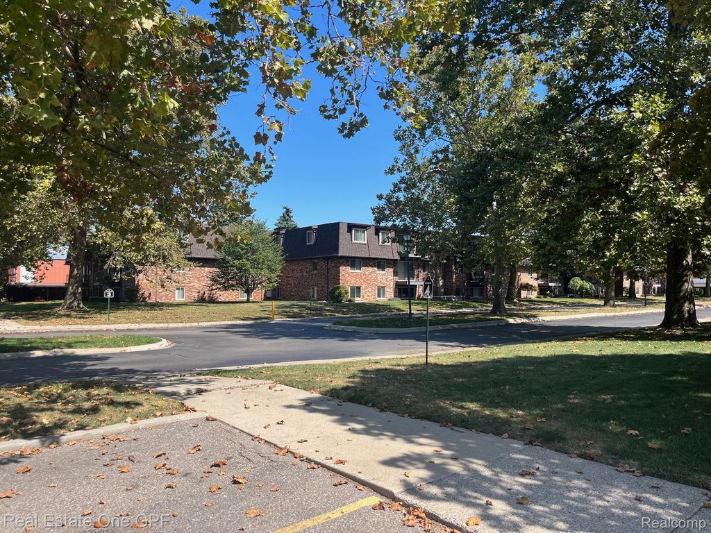 311 Riviera Drive, St. Clair Shores