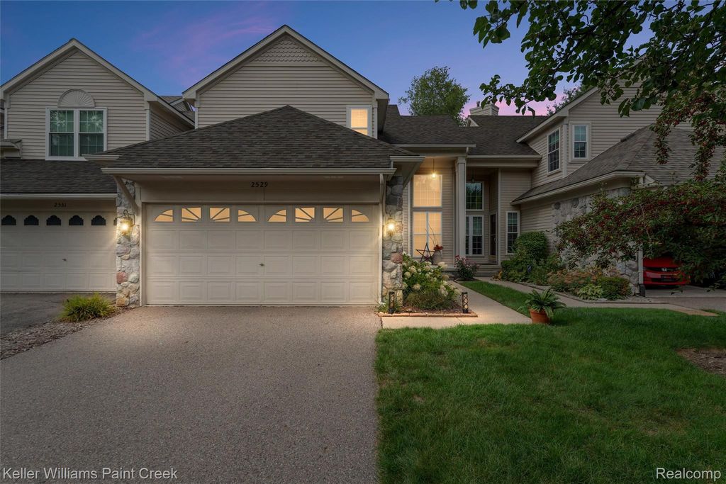 2529 Pine Drive, Wixom