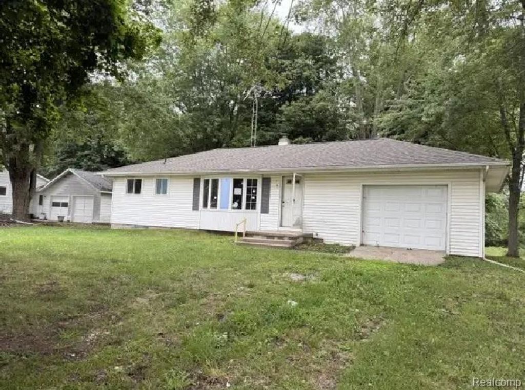 5407 Oak Grove Road, Howell township