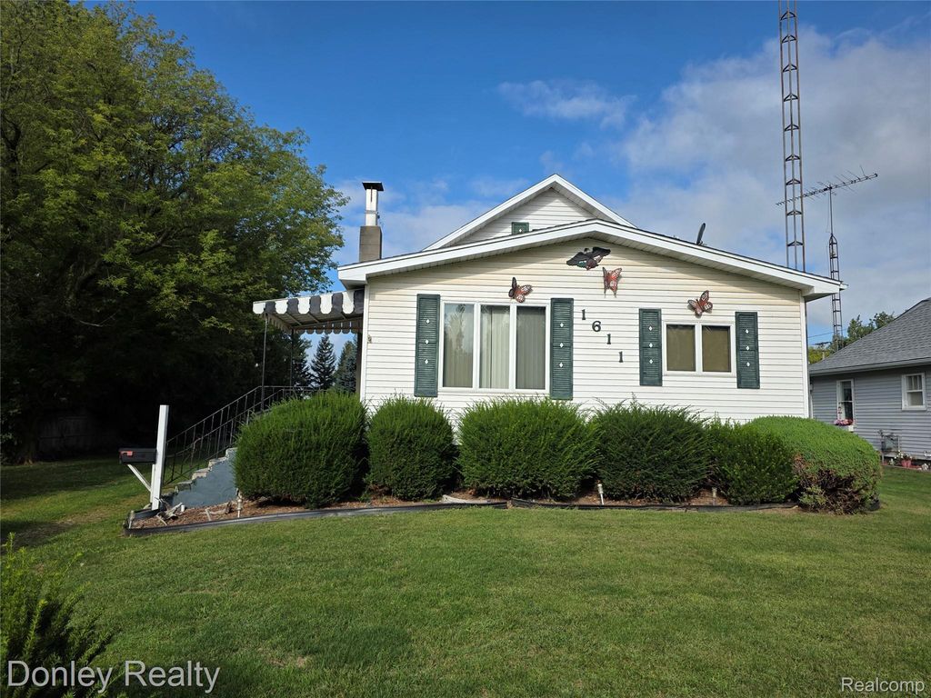 1611 Van Dyke Road, Lamotte township