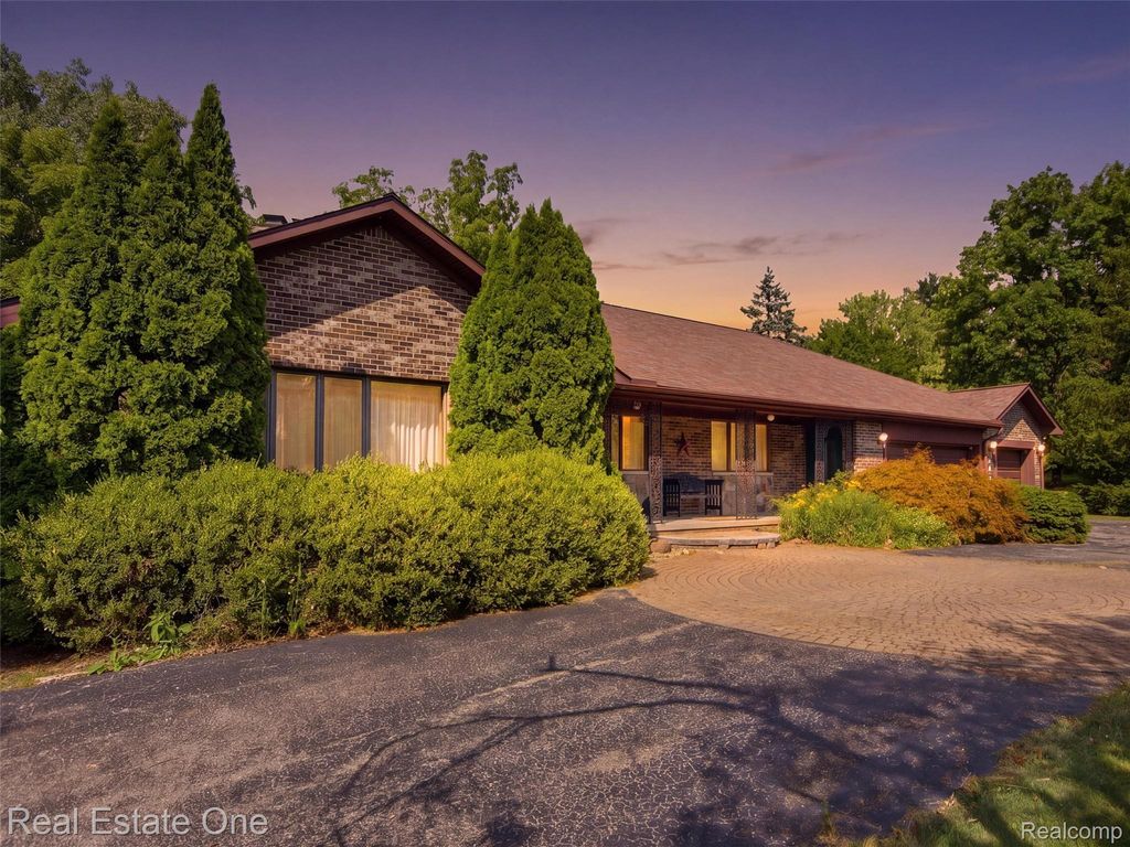 2626 W Wattles Road, Troy city