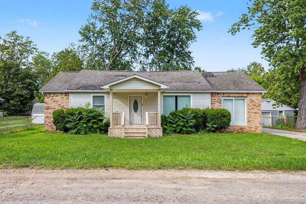 7313 Oak Road, Worth township