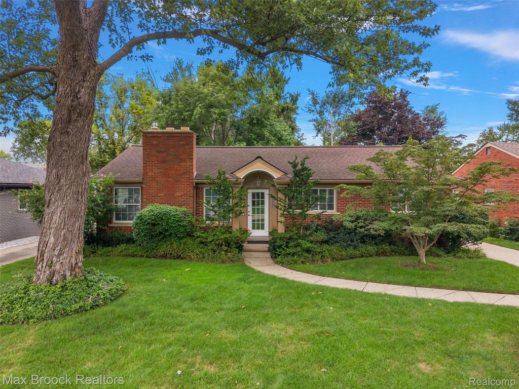 18408 Beverly Road, Beverly Hills village
