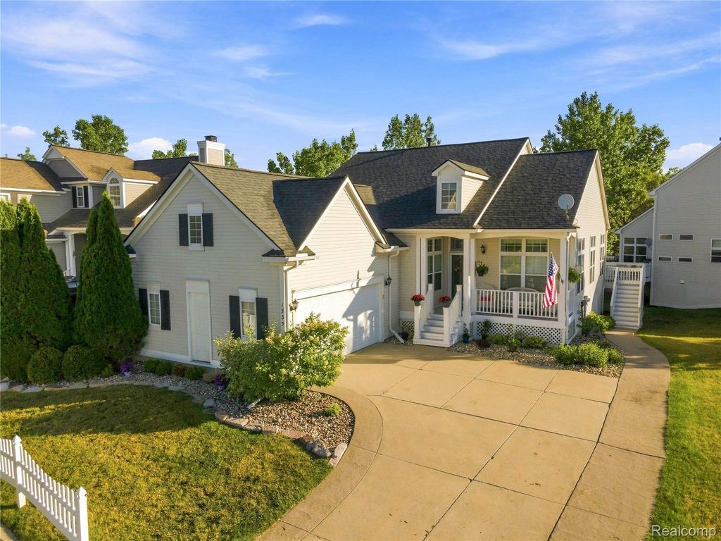 1535 Fountain View Lane, Oxford charter township