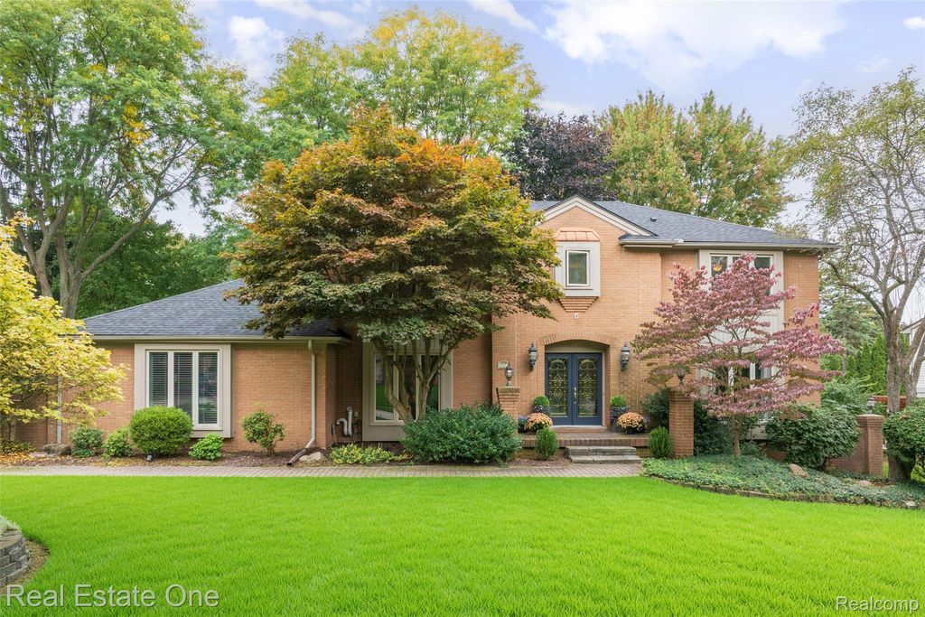 2371 Red Maple Drive, Troy