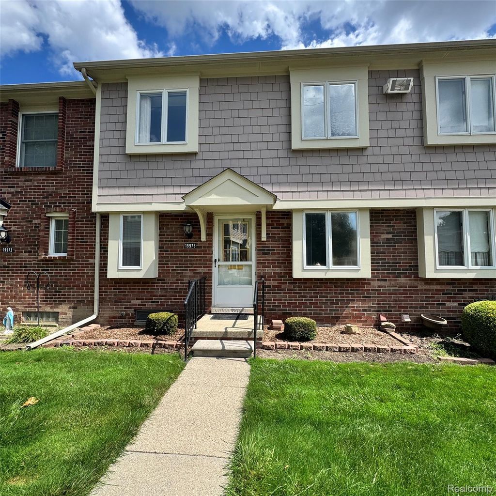 19975 S Great Oaks Circle, Clinton charter township