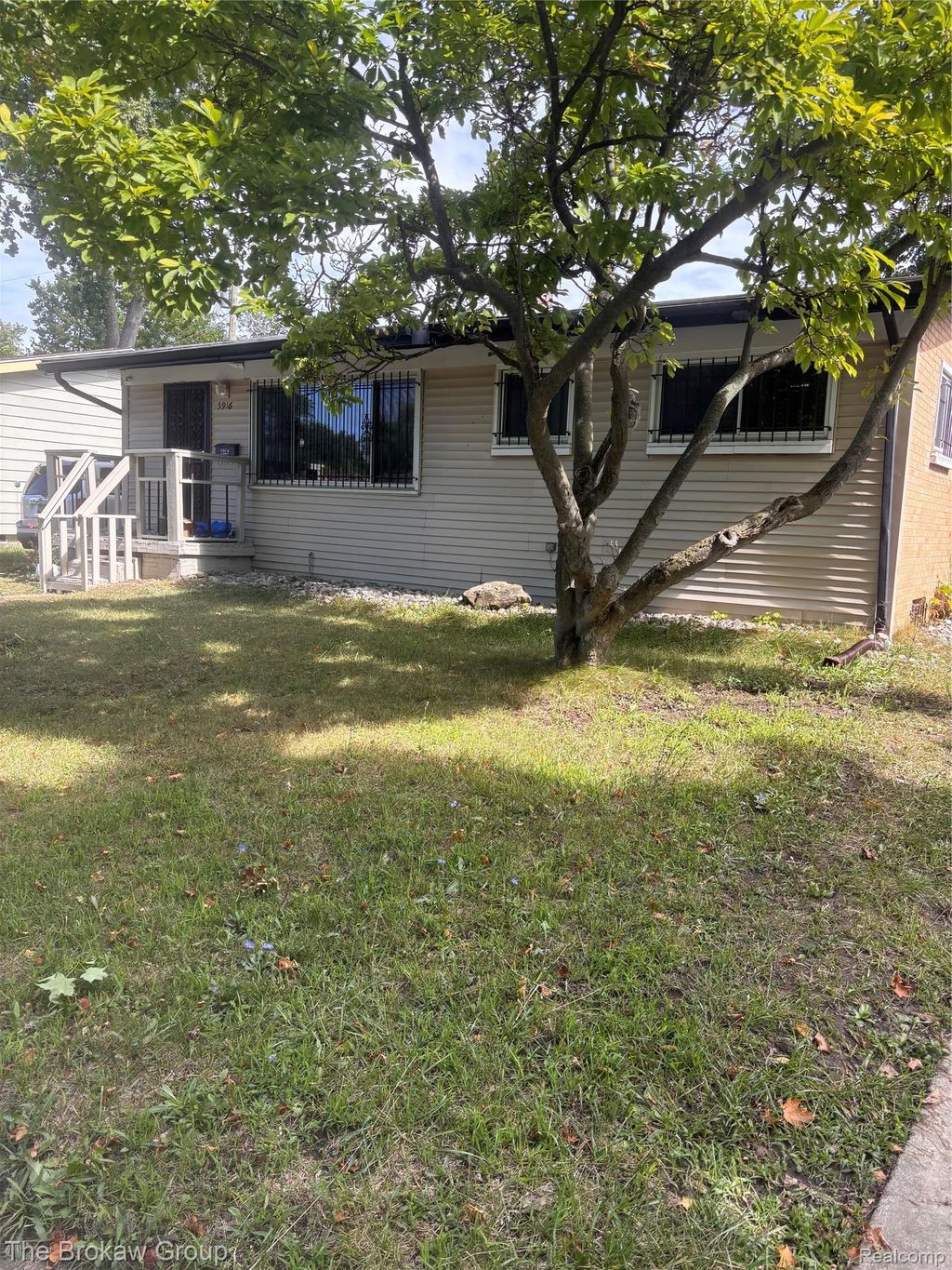 5916 Susan Street, Flint city